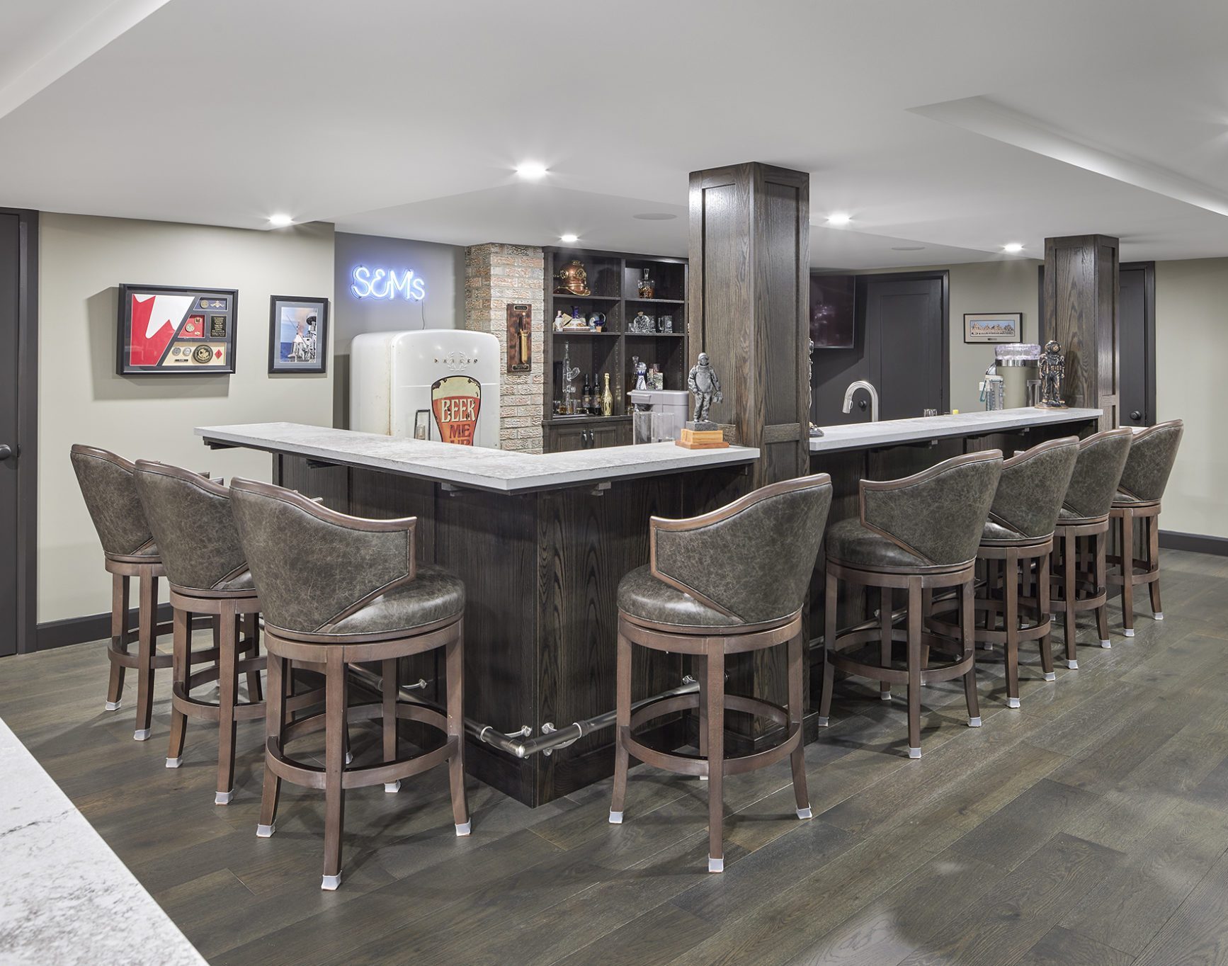 Bar in Basement Interior Design